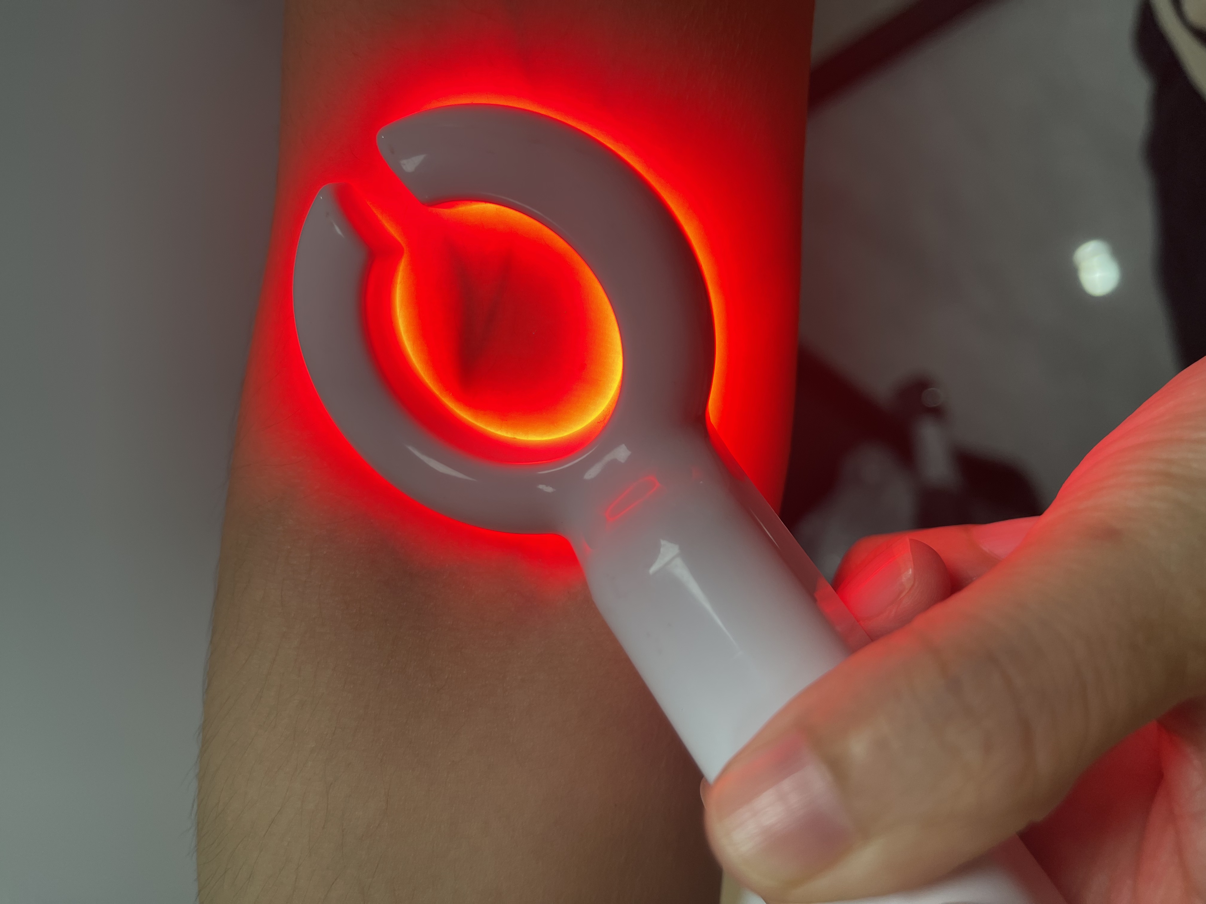 Spoon-shaped Handheld Vein Finder