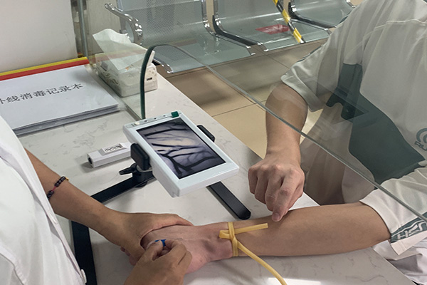 <span style="color:#27ae60;"><strong><span style="font-size:20px;">Clinical Venipuncture Operation Scene</span></strong></span>